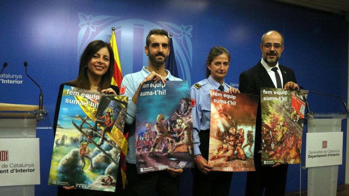 Interior busca bomberas a través de una campaña en institutos y parques