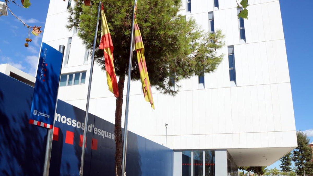 Els Mossos resolen un cas en un concessionari d'alta gamma en mig dia