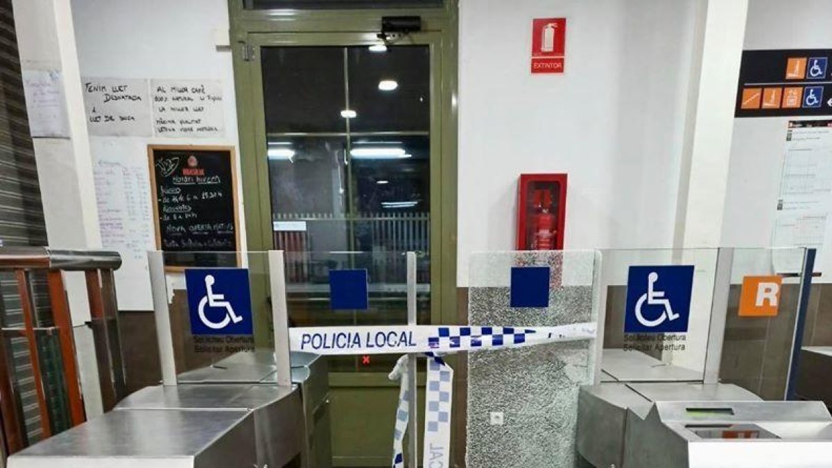 Un detingut per intentar colar-se a les vies de Calafell sense bitllet