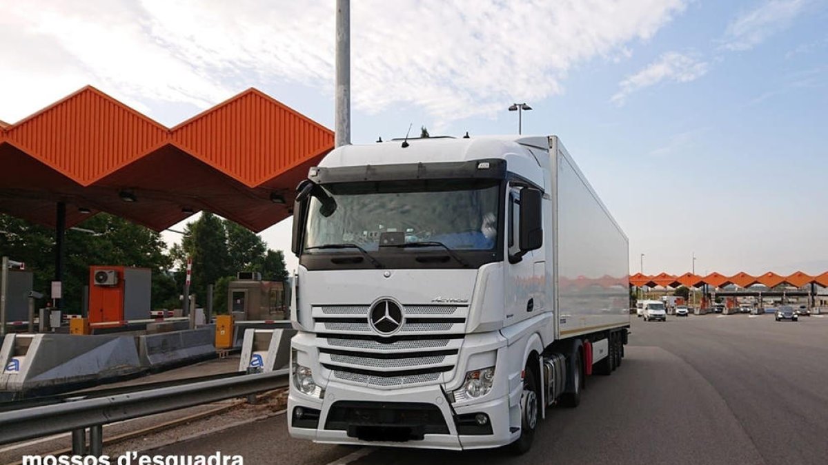 Denunciat un camioner a La Jonquera per conduir jornades de fins a 30 hores sense descansar