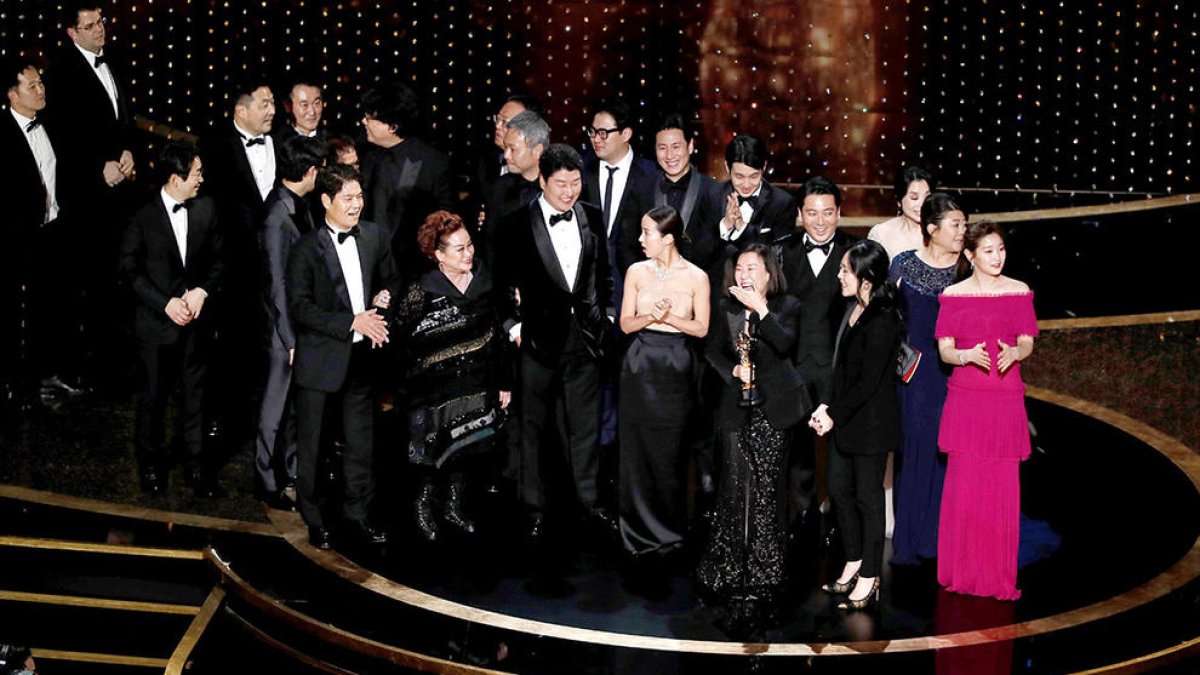 'Parásitos' arrasa a los Oscar con cuatro premios, inclós el de mejor película