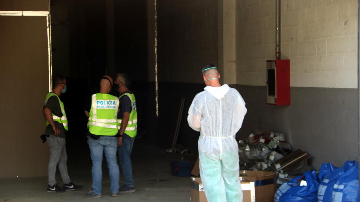 17 detinguts i 13 entrades i escorcolls contra una xarxa que cultivava i distribuïa marihuana a països centreeuropeus