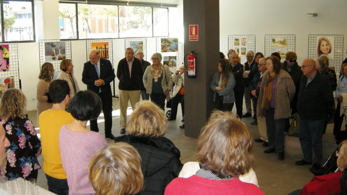 Inauguren una exposició d'obres de l'Associació d'Amics de la pintura de Sant Salvador