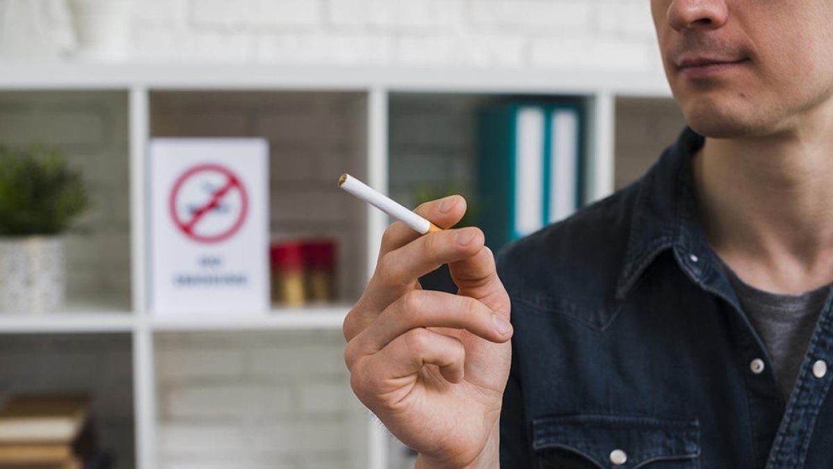 Les empreses poden descomptar de la jornada laboral les pauses per fumar o fer cafè