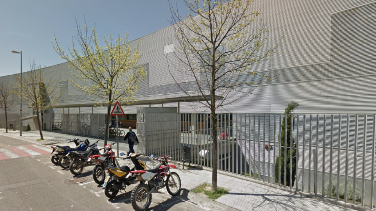 Detienen a un profesor del instituto de la Bisbal d'Empordà por abusar sexualmente de tres estudiantes de secundaria
