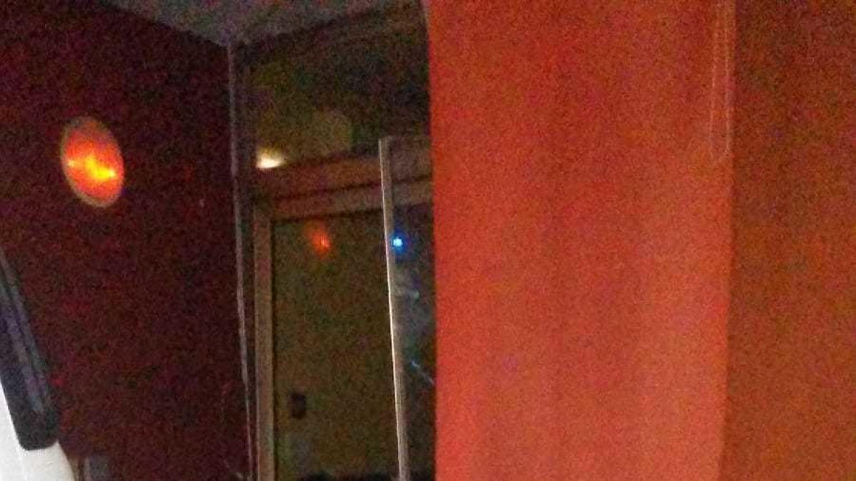 Engastan|Estampan un vehículo al bar de la estación de buses del Vendrell para robar