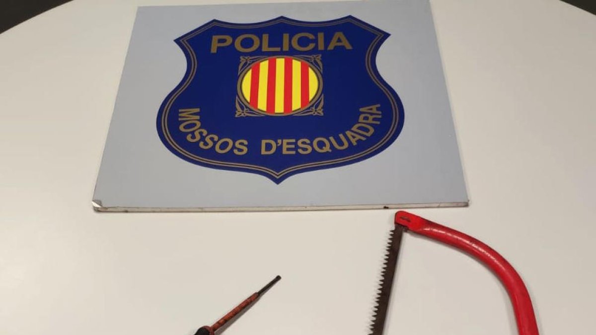 Detenidos tres hombres en Móra la Nova después de tener un accidente cuando huían de un robo