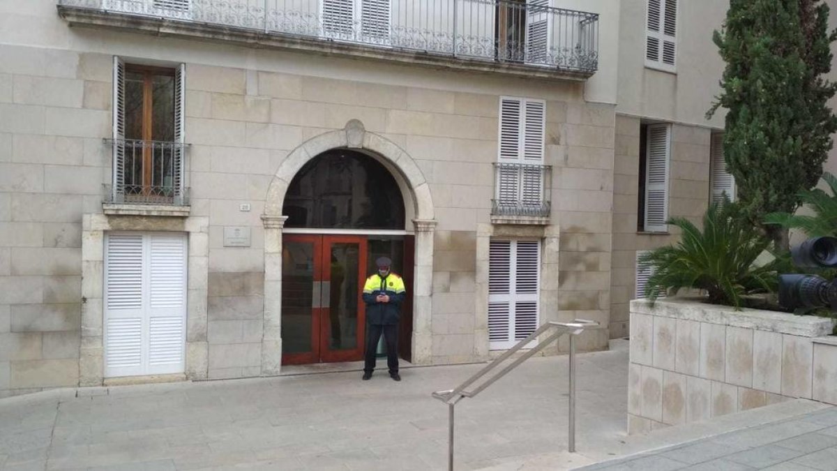 Els Mossos d'Esquadra entren a l'Ajuntament de Vila-seca per reclamar informació sobre Ercros