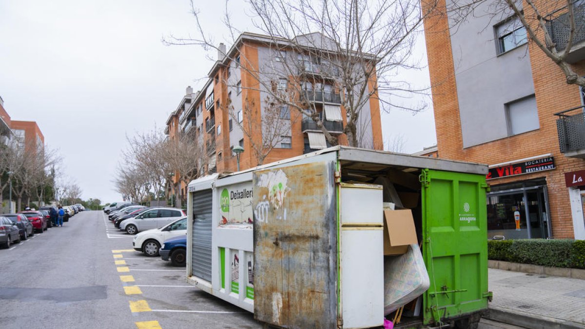 El consistori substituirà les deixalleries mòbils obertes per tancades