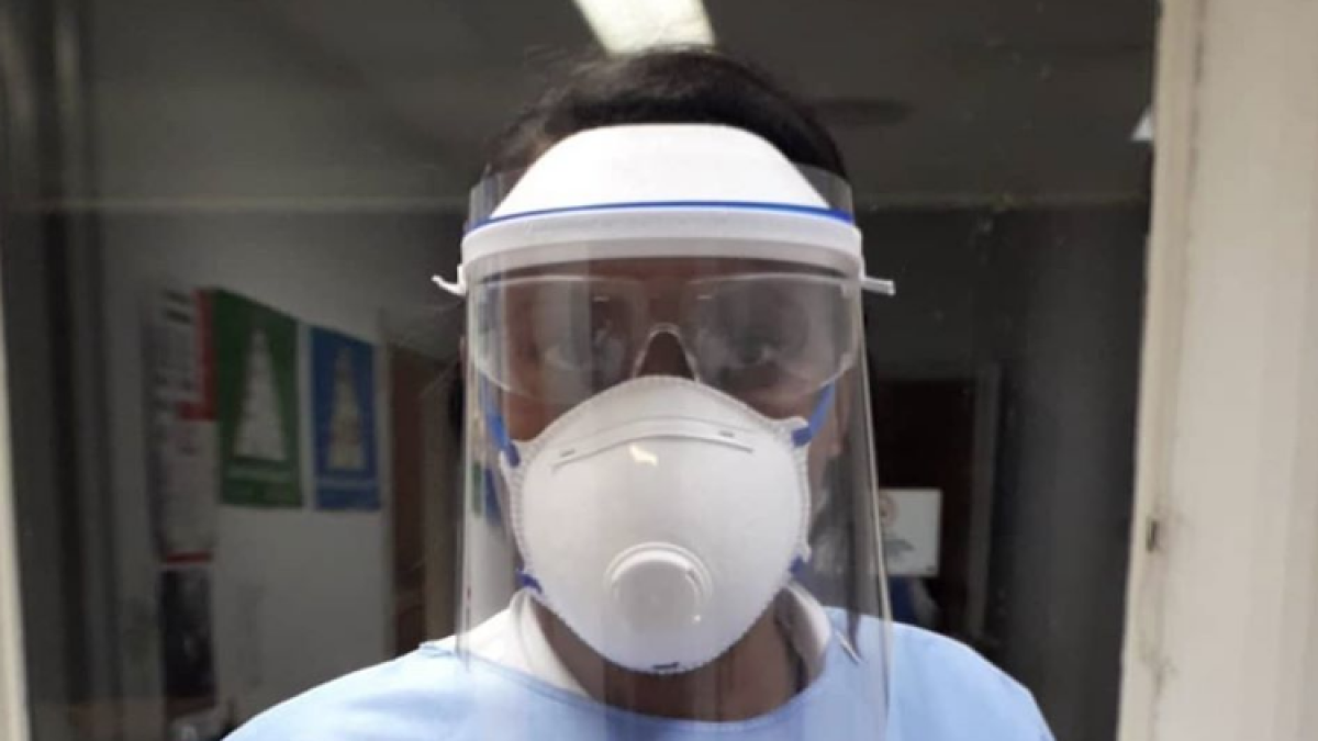 Un empresari de Flix fa i lliura 125 pantalles de protecció a sanitaris i policies del poble