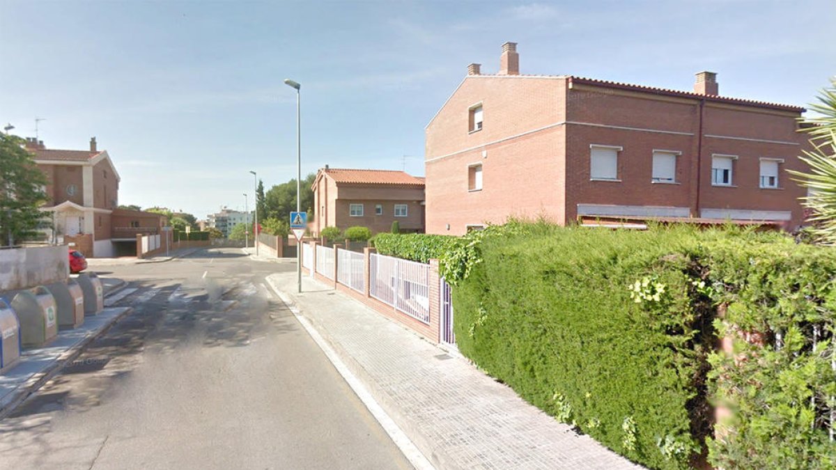 Una vecinos de Tarragona sorprenden a una ladrona en su casa y consiguen retenerla