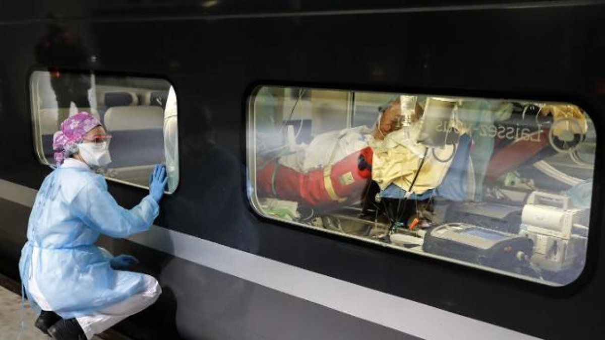 Trens medicalitzats preparats per al transport de malalts de Madrid a altres territoris