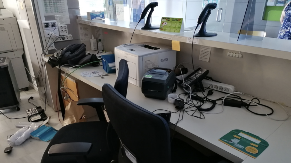 Roban material informático y sanitario a la CABEZA|CABO|JEFE de Móra d'Ebre durante la madrugada del miércoles