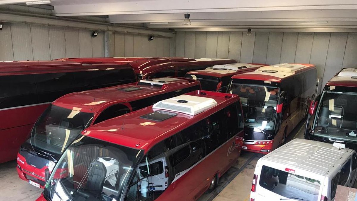 Empreses de transport discrecional convoquen una marxa lenta el dia 10