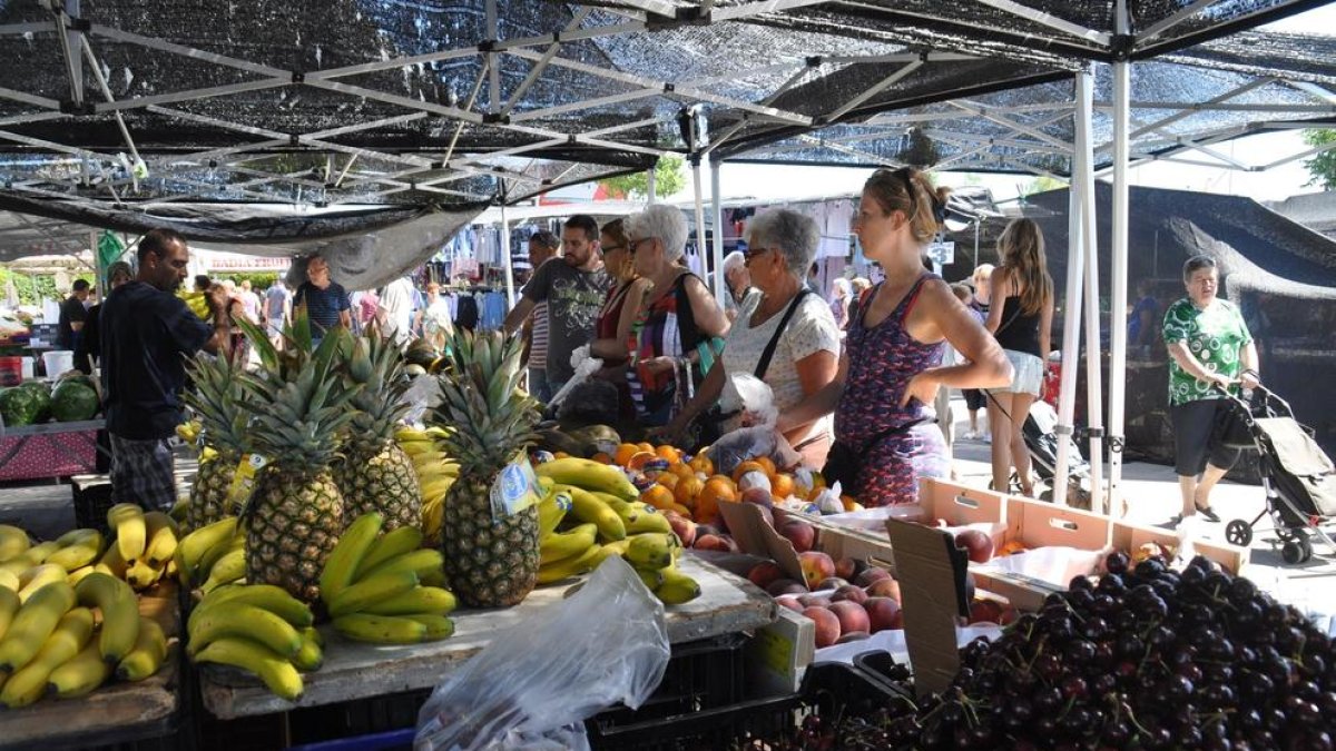 El mercadillo semanal de Torredembarra reabre el 9 de junio con las paradas de alimentación