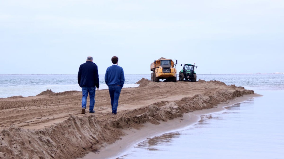 Ecologistes en Acció otorga banderas negras a dos playas tarraconenses