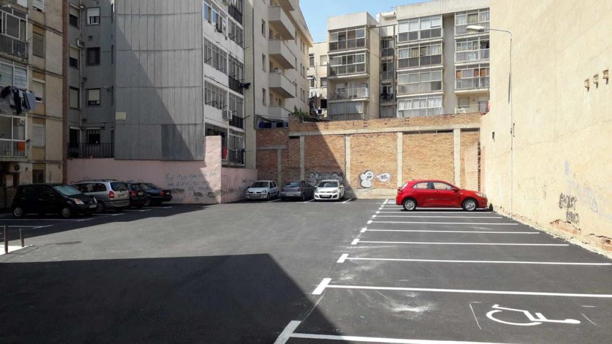 Reus amplia l'oferta d'aparcaments gratuïts amb 21 noves places al carrer Falset