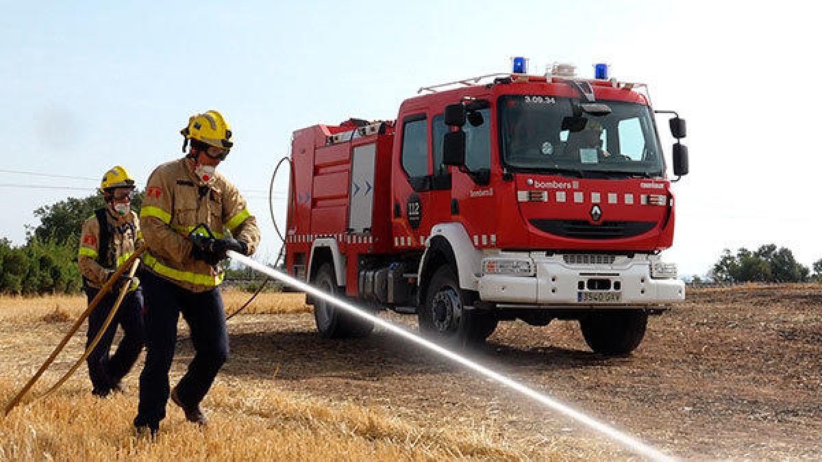 Un incendi a un càmping d'Alcanar calcina quatre bungalous i quatre autocaravanes