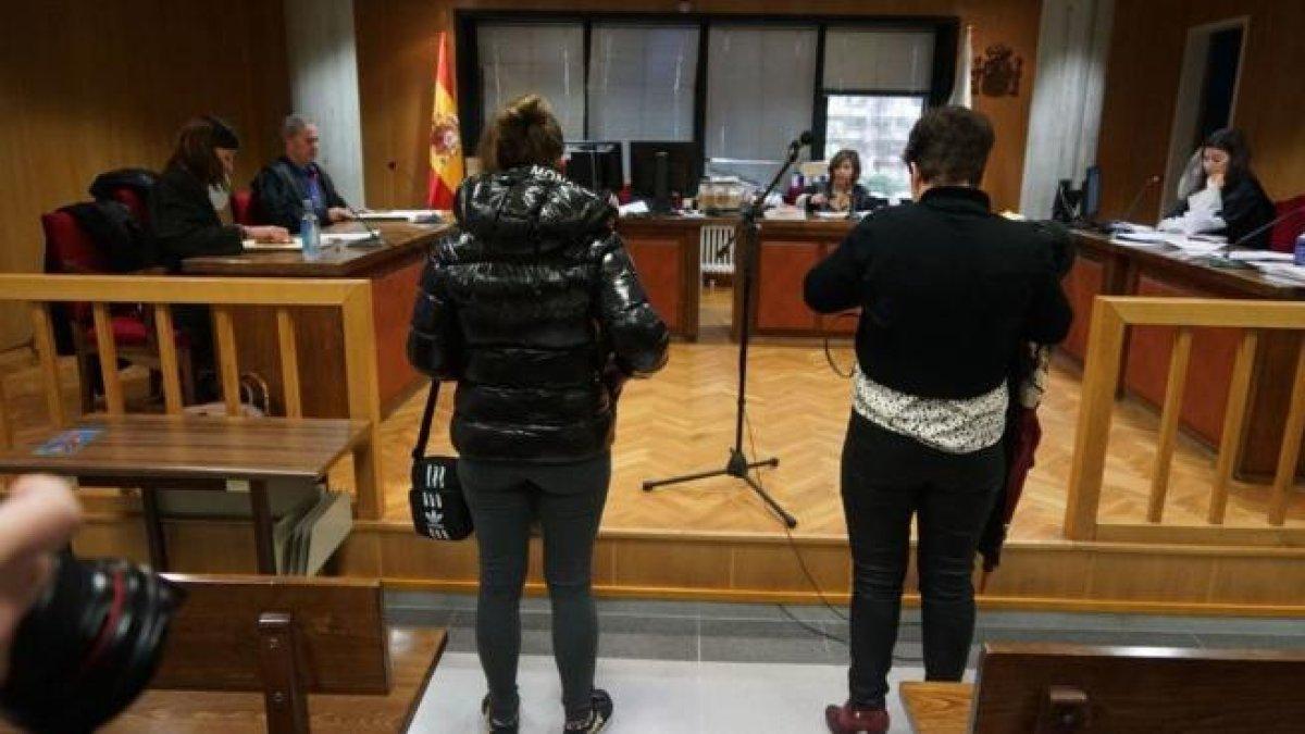 Una mare agredeix a una mestra, però no anirà a la presó perquè la docent no és funcionària