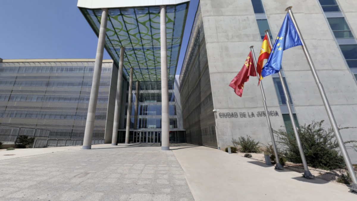 Agrede a su madre al ver que la nevera estaba vacía