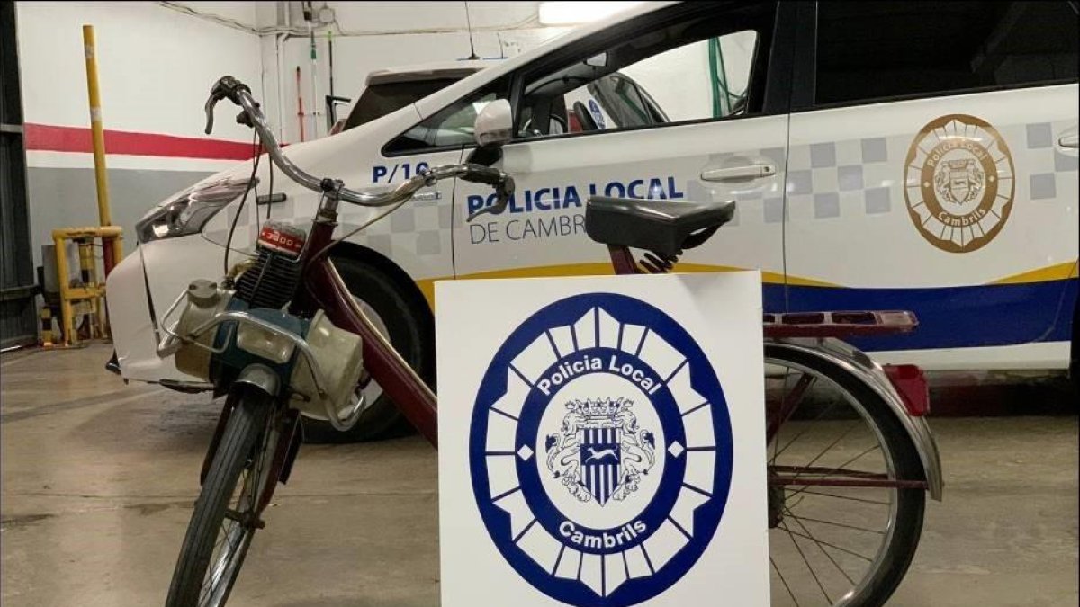 La Policía Local de Cambrils consigue recuperar un ciclomotor histórico robado hace dos años