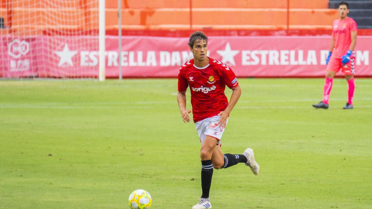 Ribelles se gana la titularidad a pulso en el centro del campo del Nàstic
