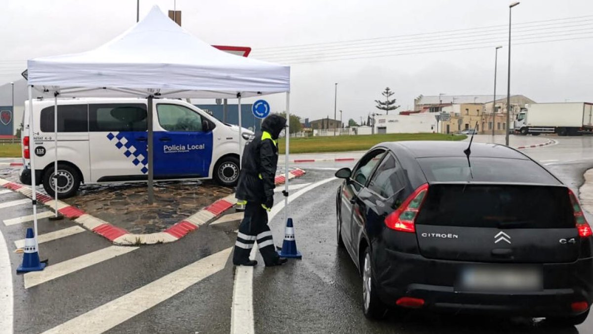 Cuatro denuncias a barceloneses que intentaban ir a segundas residencias de Amposta