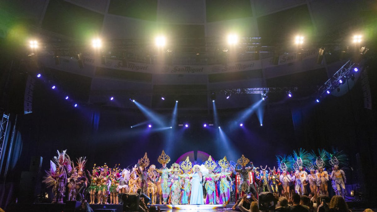 La comparsa Disc 45 guanya la 21a edició del concurs la Disfressa d'Or