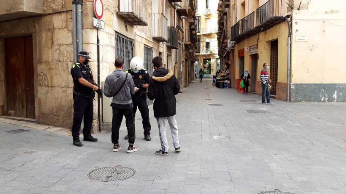 La Policia de Tortosa cursa 78 denúncies en dos dies per l'incompliment de les restriccions per la covid