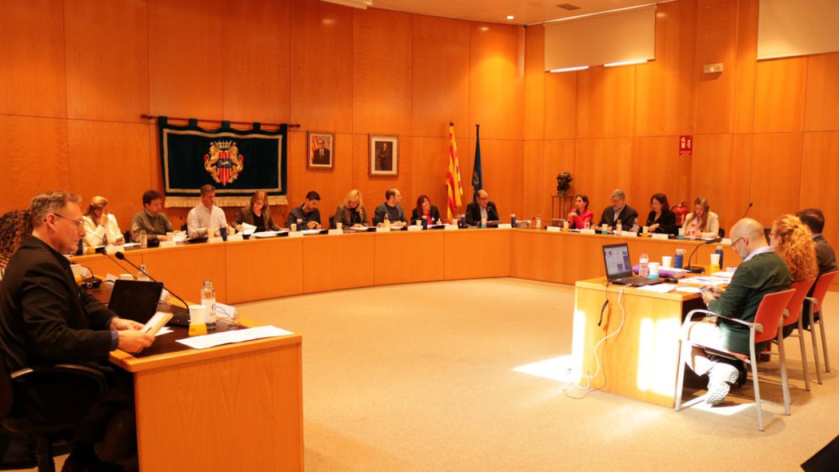 El presupuesto de Cambrils aumenta 2 millones de euros, refuerza políticas de vivienda e inicia proyectos clave