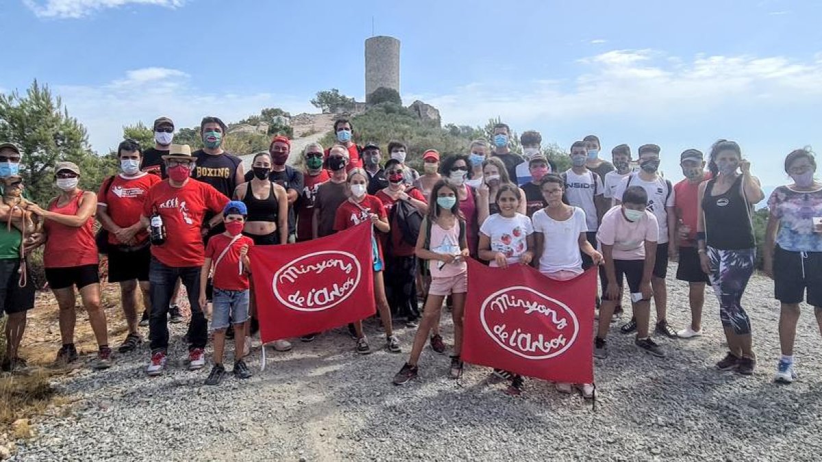 Los Minyons de l'Arboç hacen una salida al Castellot de Castellví de la Marca