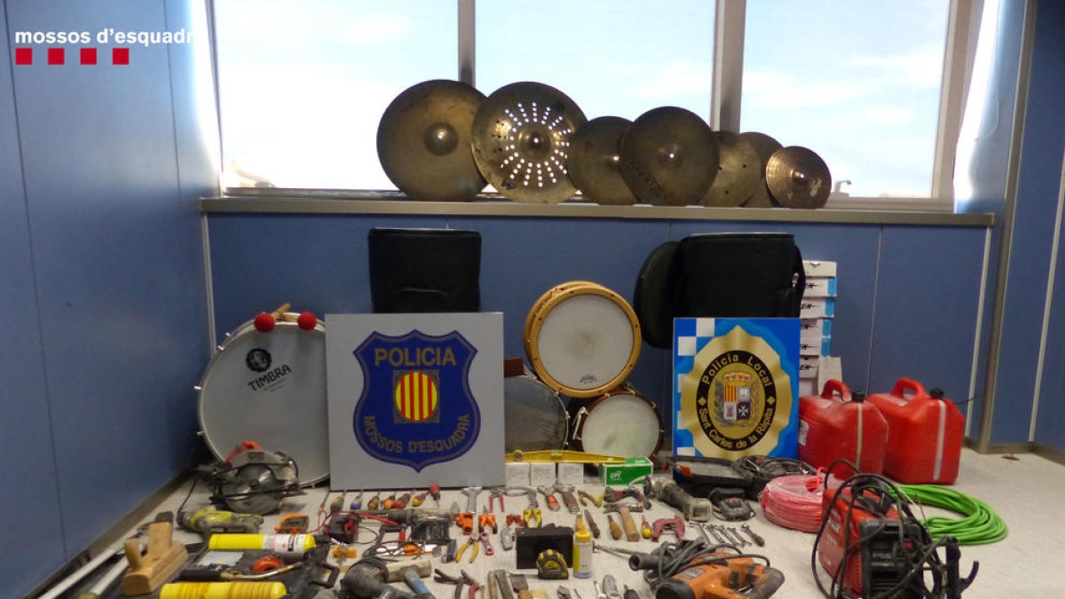 Detenidos dos hombres por el robo de material musical de una asociación de Sant Carles de la Ràpita