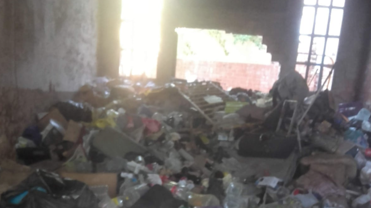 Veïns d'Immaculada reclamen que es tapiï una promoció ocupa