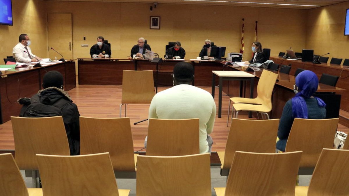Se enfrenta a 12 años de prisión para abusar de la hija menor de edad de unos amigos en Blanes