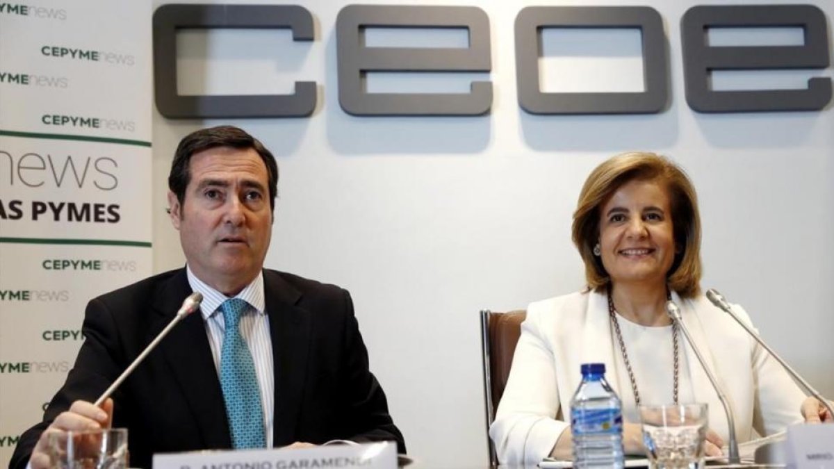 La CEOE y CEPYME alertan de que la prórroga del estado de alarma puede hacer 'más profunda' la recesión económica