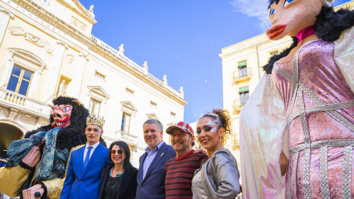 El Ninot, la Ninota i la Bóta reivindiquen un món més sostenible per aquest Carnaval