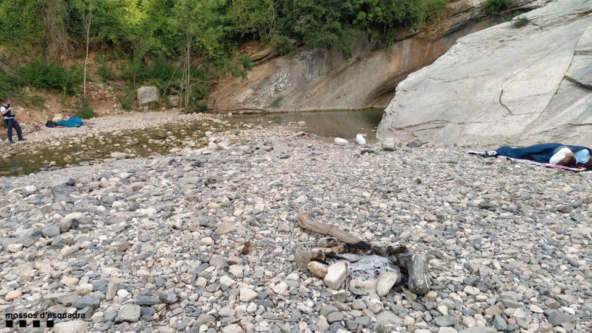 Denuncian a dos personas por encender dos hogueras en el Charco de la Olla de Farena