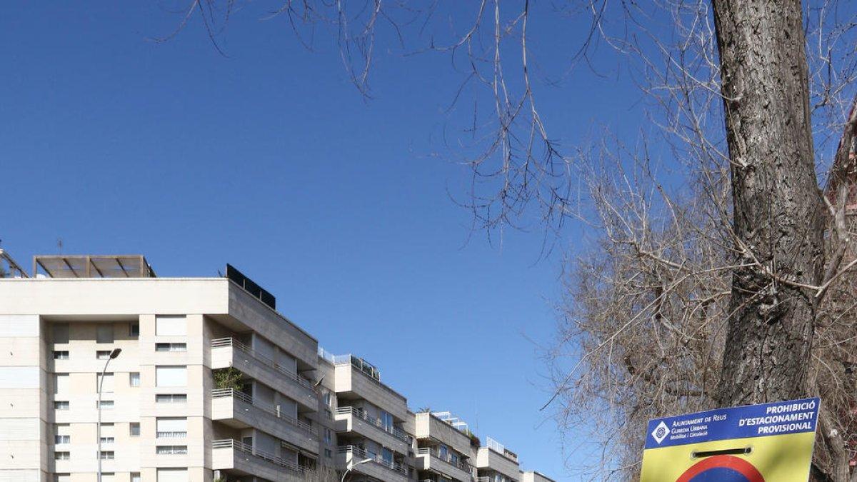 El Síndico insta la Urbana de Reus a hacer fotos cuando ponga señales de prohibido aparcar