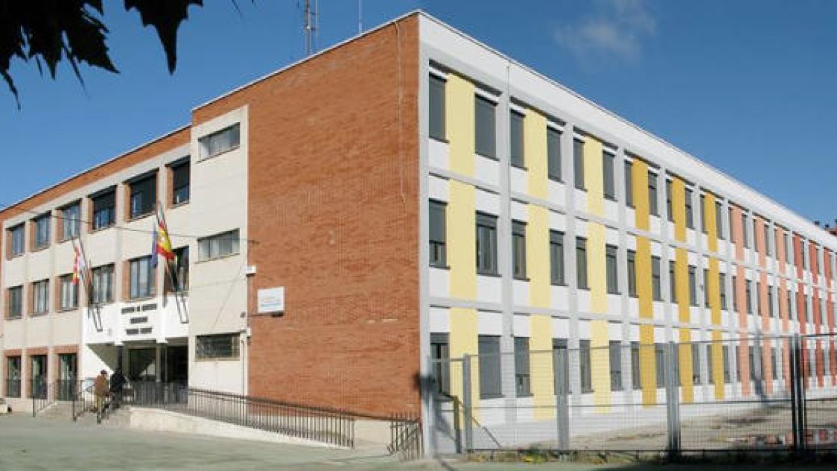 Denuncian a un alumno de 12 años por insultar y agredir a 2 profesoras en Palencia