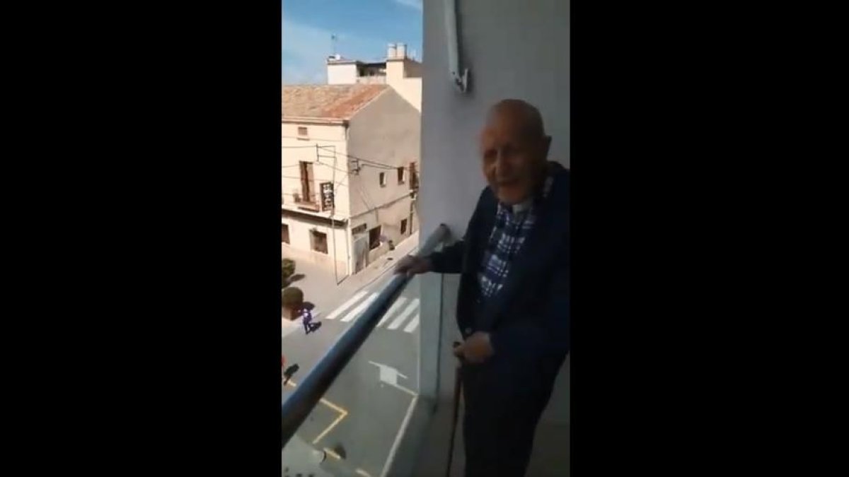 Protecció civil i policies homenatgen Miquel Masip pel seu 100 aniversari