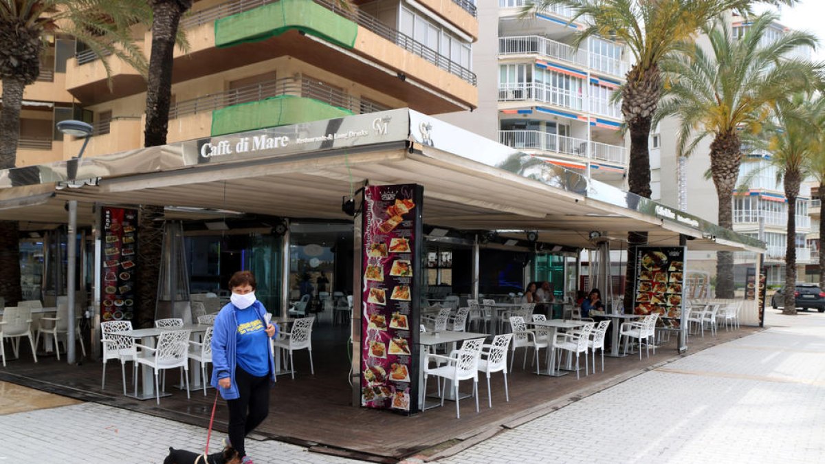175 denuncias en un mes en Salou para no llevar mascarilla a la vía pública