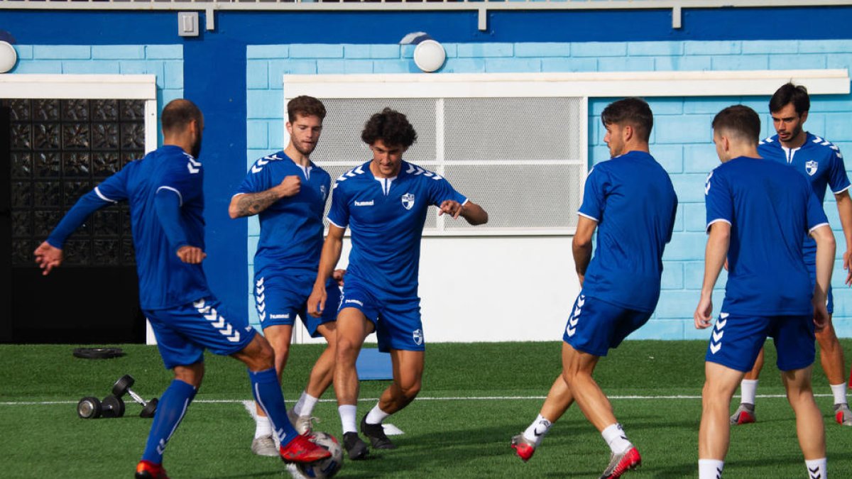 Un Ebro con la plantilla completamente nueva, primera piedra en el camino grana