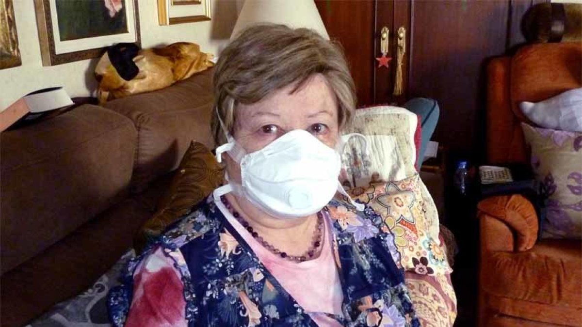 Olga Xirinacs: «Deixaré els 83 anys amb 83 llibres, tot i estar confinada a casa