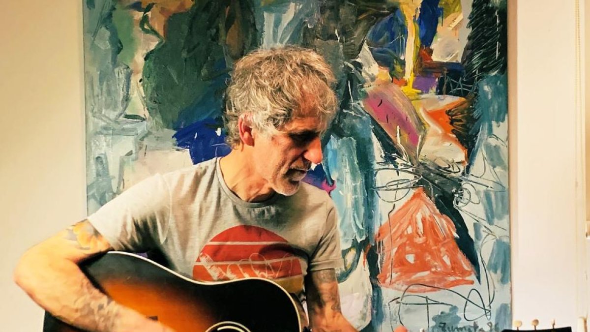 Mikel Erentxun en concert acústic i altres plans per gaudir avui des de casa