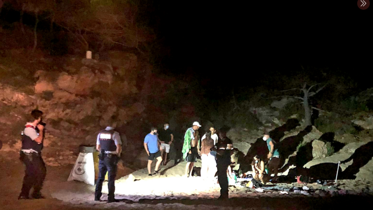 Prohibir el 'botellón' no dissuadeix els joves: Salou posa 31 multes i Altafulla, 17