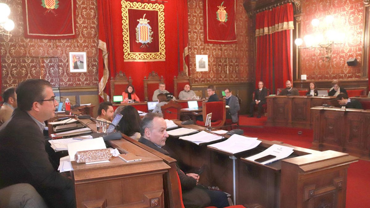 La CUP tumba un crédito municipal y queda arriba|en el aire el inicio de etapa de la Vuelta|Bóveda previsto por|para marzo