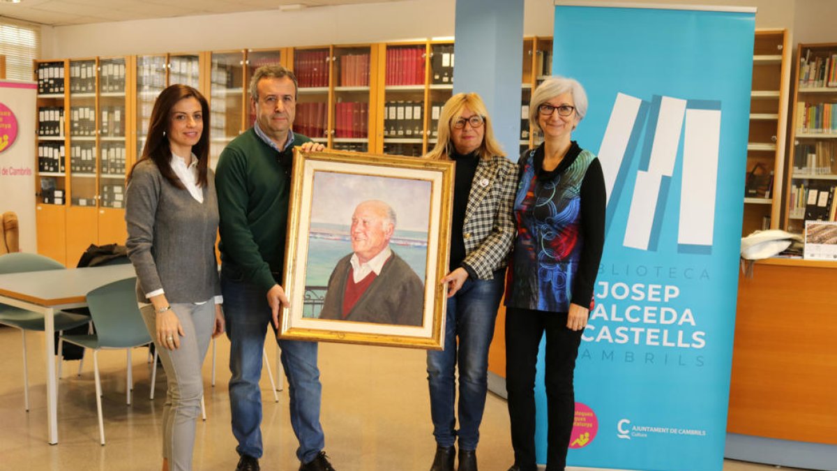 La Biblioteca Municipal de Cambrils recibe la donación de un retrato al aceite de Josep Salceda i Castells