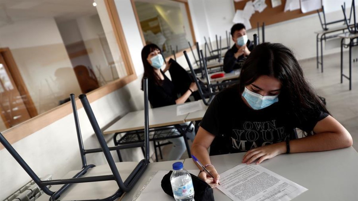 Compte enrere per a la volta a l'escola amb molts dubtes pels brots de covid