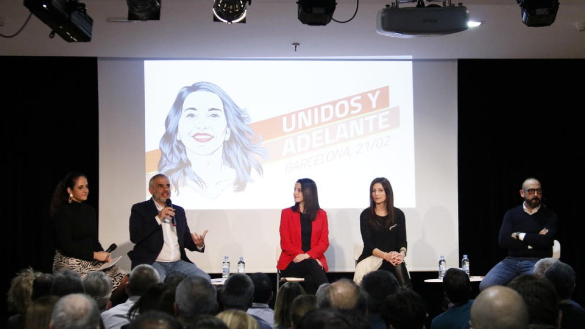 Arrimadas carga contra el «modelo de baronías» que proponen los críticos «salvapartits» de Cs