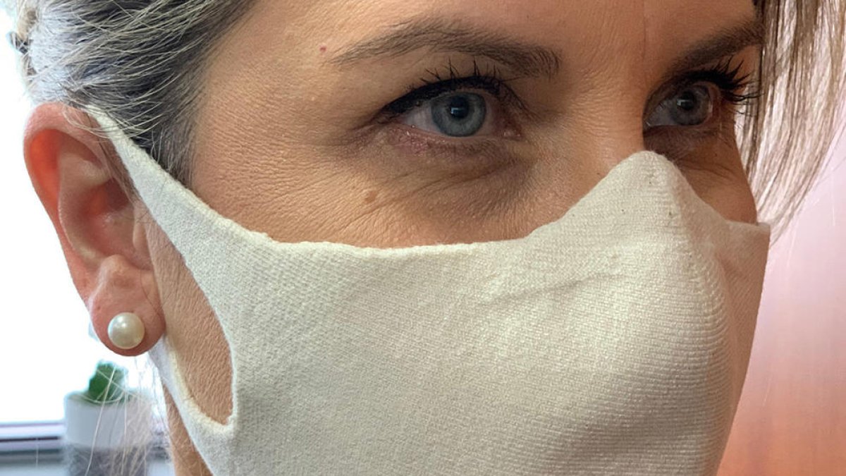 Ideen a l'Anoia un model de mascareta de màxima protecció feta amb gènere de punt